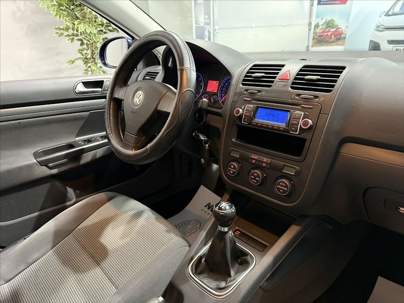 Volkswagen Golf 1,4   TSI 90KW TREND TAŽNÉ - fotka 11 z 18