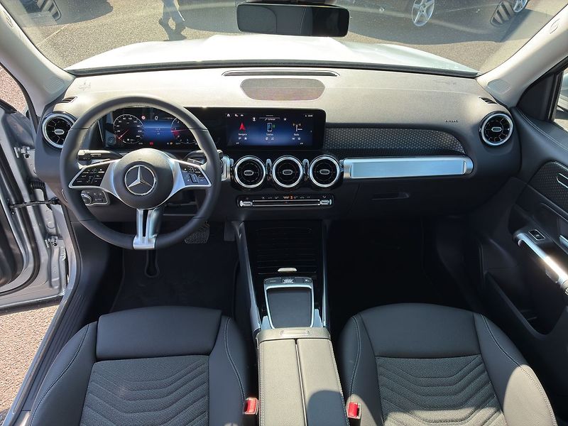 Mercedes-Benz GLB 180 d - fotka 16 z 26
