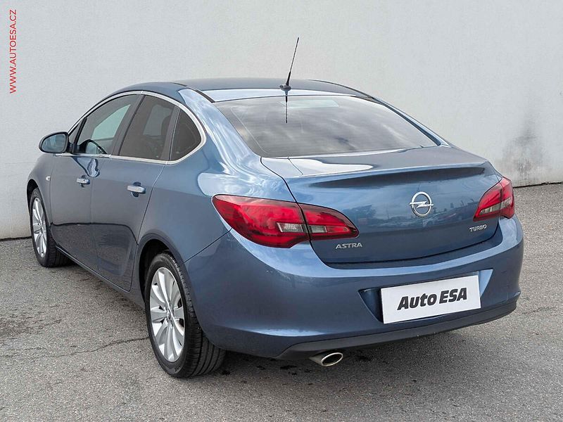 Opel Astra (2013) 1.4T, ČR, AC, tempo - fotka 6 z 13