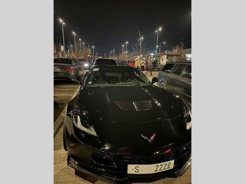 Sobotní sraz tuningových aut v Trutnově na parkovišti u obchodního centra Tesco byl pod drobnohledem Policie ČR.