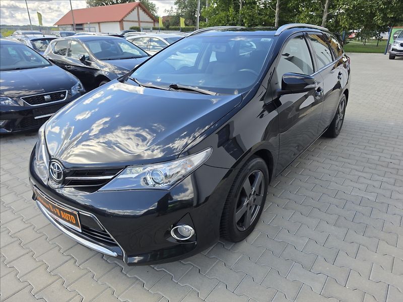Toyota Auris 1,6 97 KW Automat kamera navi - fotka 3 z 44