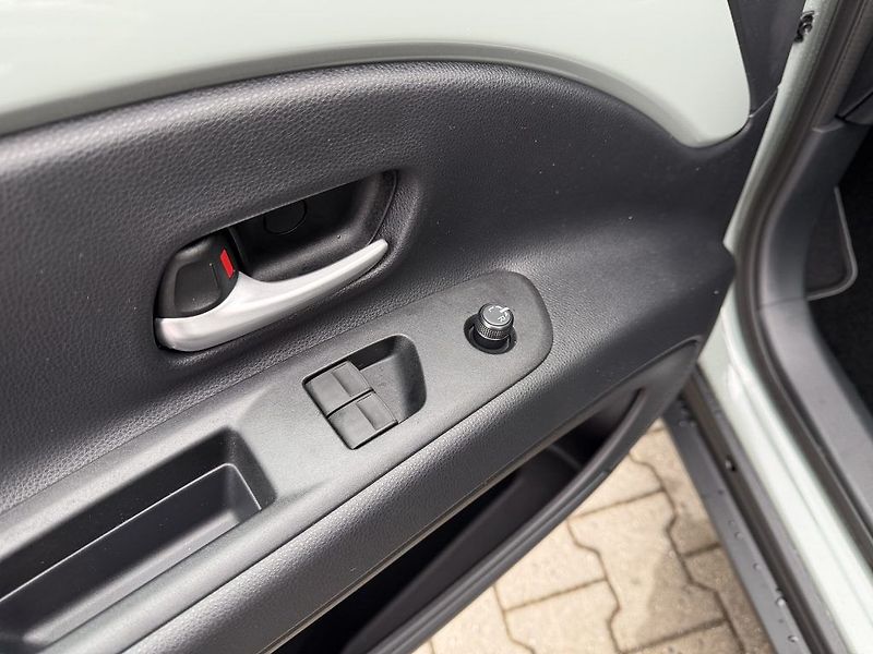 Toyota Aygo 1.5 Hybrid MC26 Style Smart - fotka 14 z 23