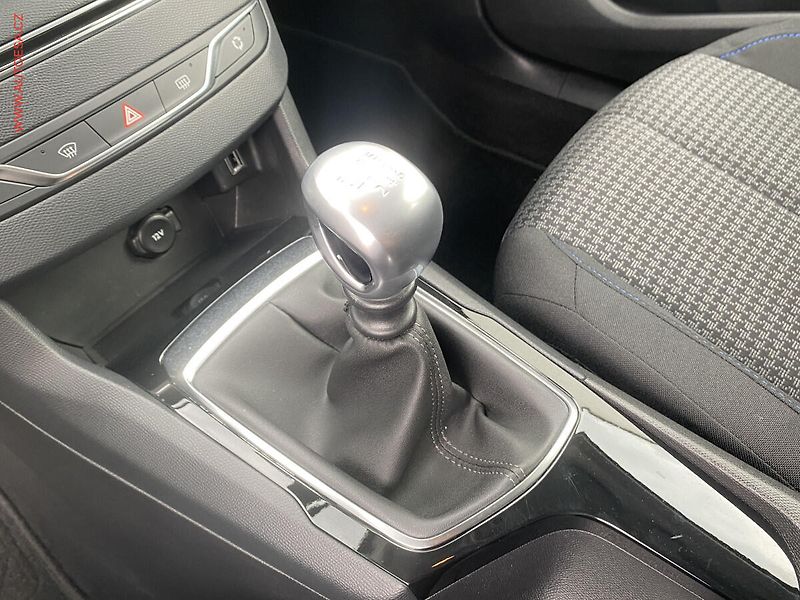 Peugeot 308 (2018) 1.2PT, Style, navi - fotka 14 z 18