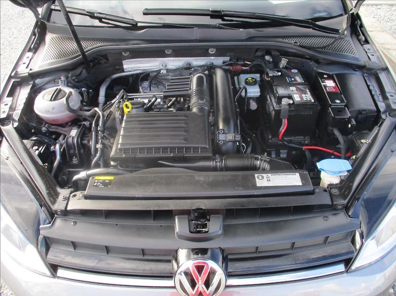 Volkswagen Golf 1,2 TSi,aut.klima.serv.kn. - fotka 26 z 39