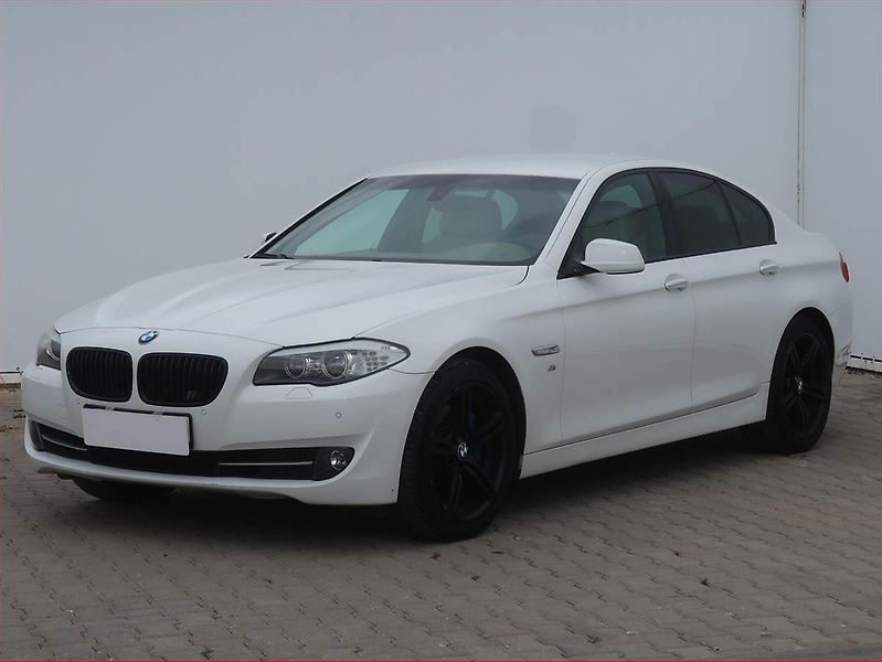 BMW Řada 5 (2011) 525d xDrive, 4X4, Automat - fotka 2 z 14