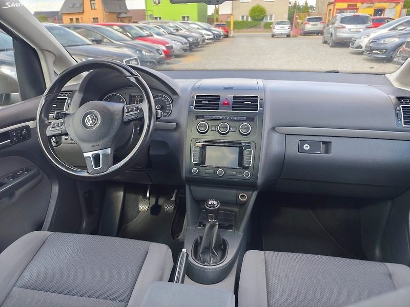 Volkswagen Touran (2014) - fotka 22 z 42