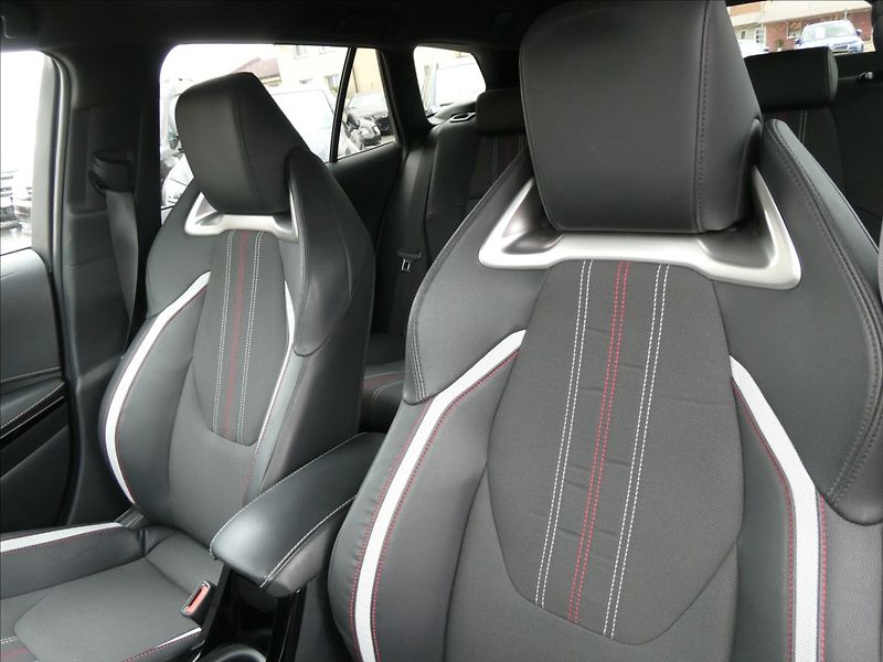Toyota Corolla 2,0 Hybrid e-CVT GR Sport 112k - fotka 17 z 44
