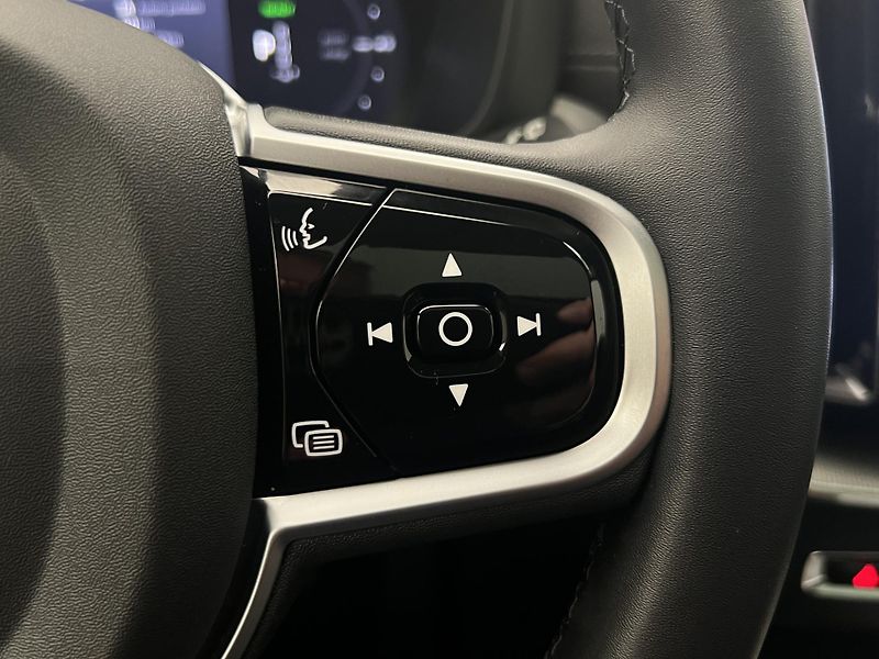 Volvo XC60 T8 AWD ULTRA DARK AUT CZ - fotka 24 z 47