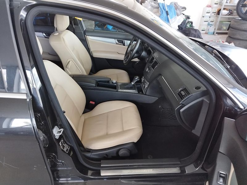 Mercedes-Benz Třídy C (2008) 320CDI,191KW,4MATIC,NAVI,ALU - fotka 13 z 27