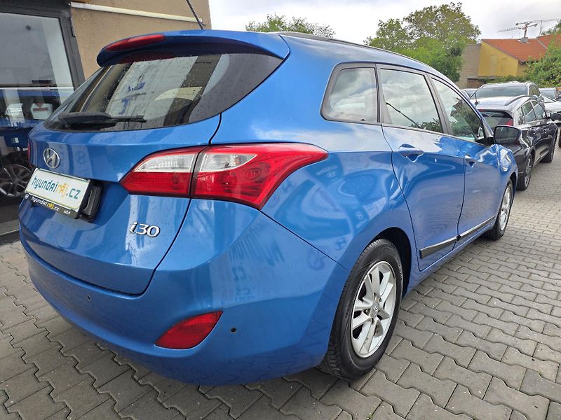 Hyundai i30 1.6-NÍZKÁ SPOTŘEBA- 5l/100km - fotka 8 z 13