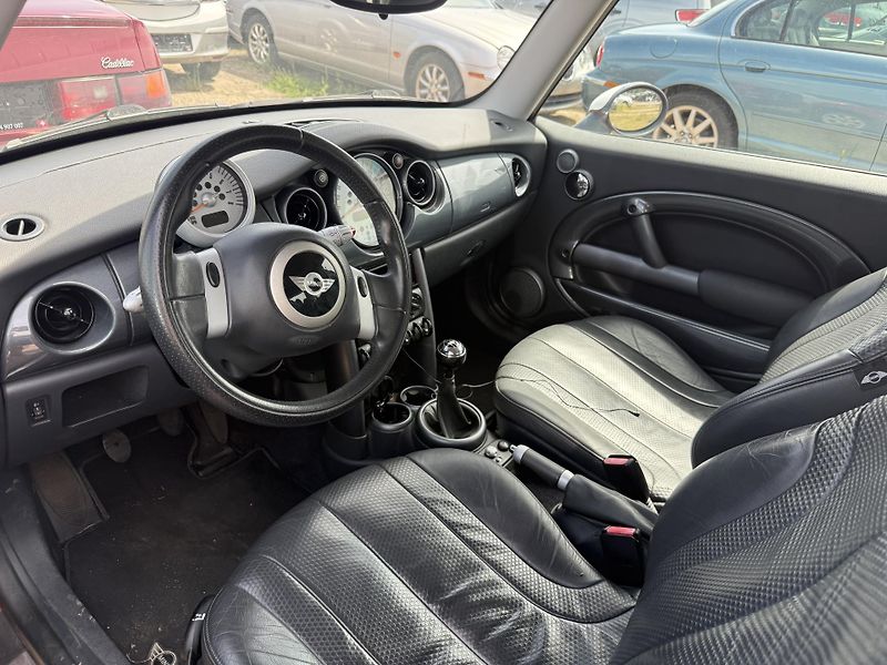 Mini Cooper (2003) 1.6 85kw - fotka 12 z 14