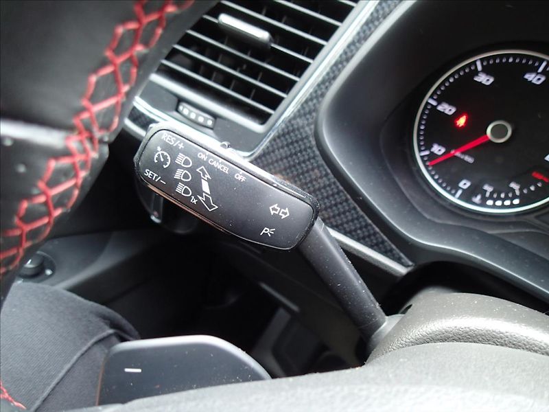 Seat Leon 2,0 TDi, FR, Dsg, ČR - fotka 19 z 49