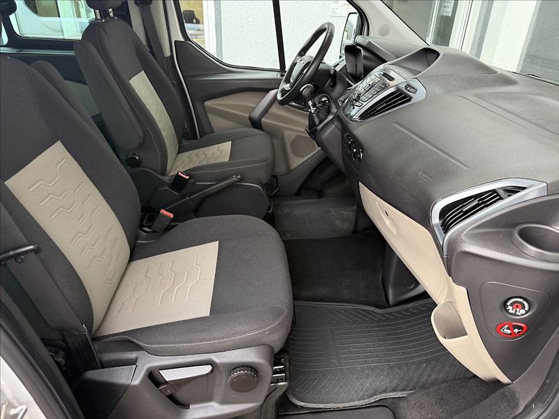 Ford Tourneo Custom 2,2 Titanium 114kW,po servisu - fotka 12 z 29