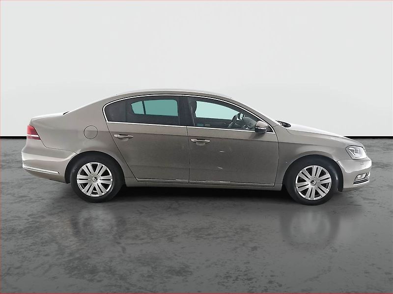 Volkswagen Passat (2011) Highline 2.0 TDI, Xenony - fotka 6 z 16