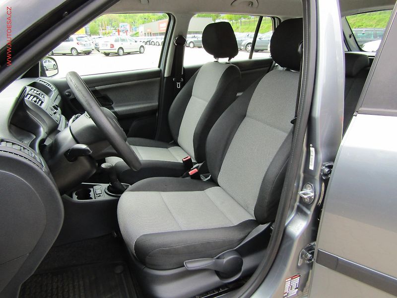 Škoda Fabia (2012) 1.6 TDi, AC - fotka 9 z 17