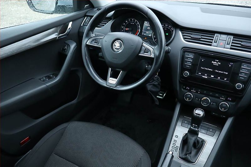 Škoda Octavia (2015) Scout 2.0 TDI, 4X4, Automat - fotka 7 z 20