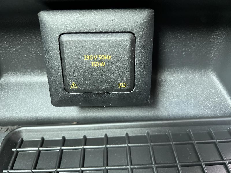 Volkswagen Multivan 2.0TDi 110kw 7MÍST TAŽNÉ ALU - fotka 23 z 38