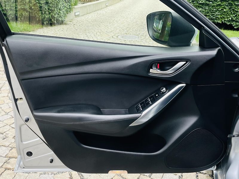 Mazda 6 2.0i AUTOMAT 1MAJITEL SERVISKA - fotka 29 z 45