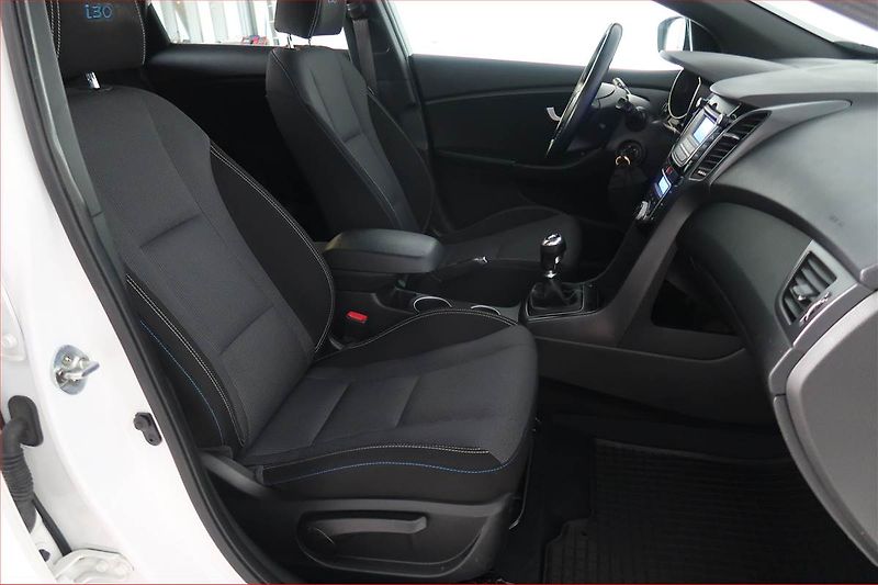 Hyundai i30 (2016) Style 1.6 GDI, Tempomat - fotka 9 z 16