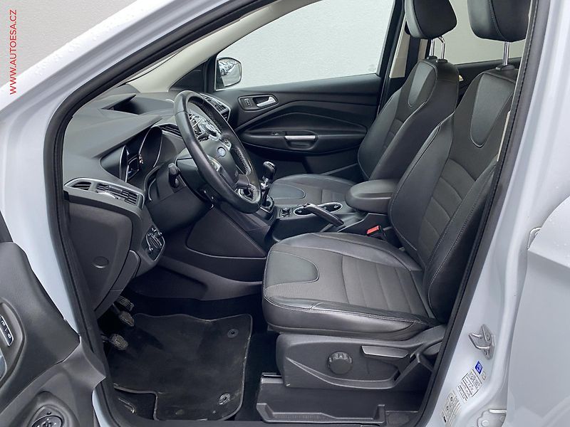 Ford Kuga (2015) 2.0 TDCi 4X4, Individual - fotka 9 z 17
