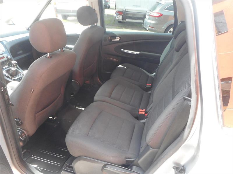 Ford S-MAX 2,2 TDCi Titanium - fotka 21 z 26