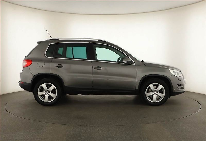 Volkswagen Tiguan (2009) 2.0 TDI, 4X4, Xenony - fotka 6 z 13