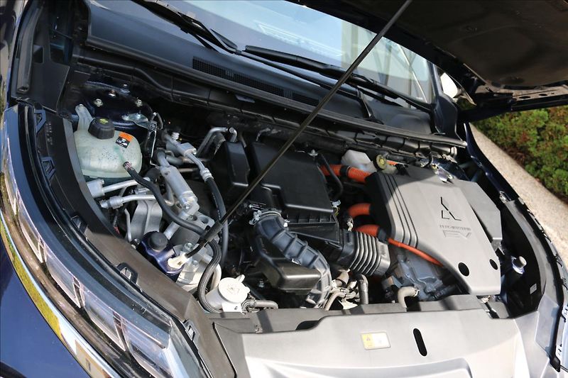 Mitsubishi Outlander 2,4 PHEV, 7míst, Invite - fotka 52 z 53