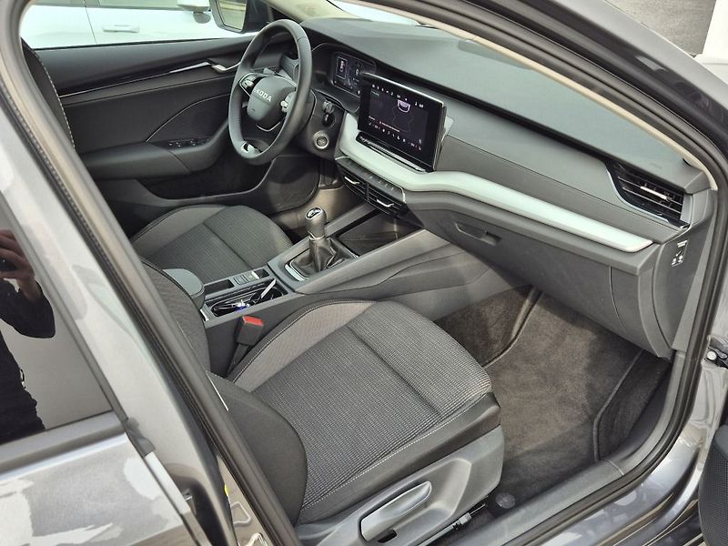 Škoda Octavia Selection 1.5 TSI 110 kW - fotka 23 z 32