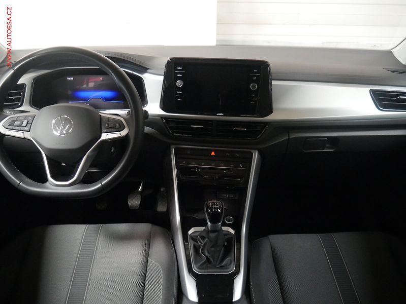 Volkswagen T-Roc (2023) 1.5TSi, 2.maj,ČR, Life, LED - fotka 8 z 25