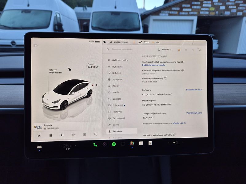 Tesla Model 3 STANDART RANGE 239w SOH 96,5% - fotka 34 z 48