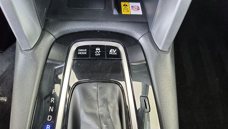 Toyota Corolla Cross 2,0 HEV Style Tech - fotka 19 z 25