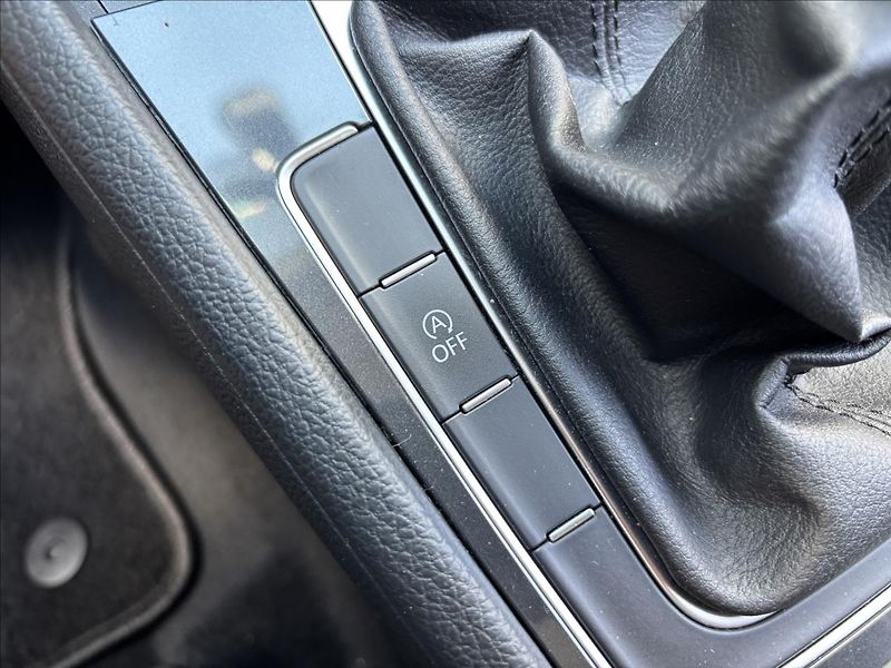 Volkswagen Golf 1,0 TSI 81 kW Comfortline - fotka 38 z 48