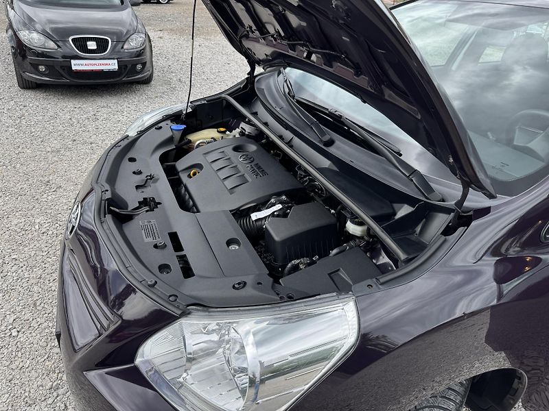 Toyota Verso (2010) 1.6VVTi,rezervace - fotka 32 z 39