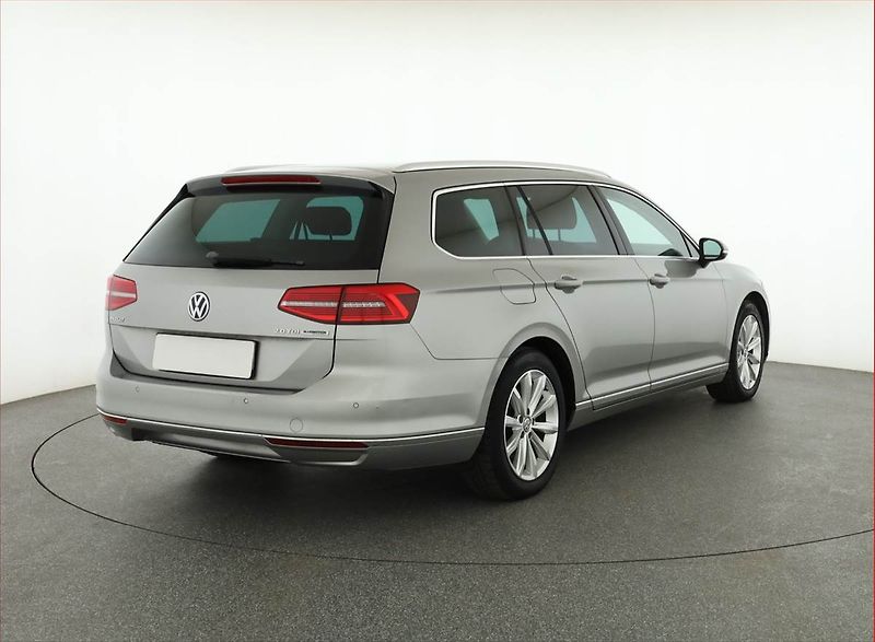 Volkswagen Passat (2015) Highline 2.0 TDI, Automat - fotka 5 z 16