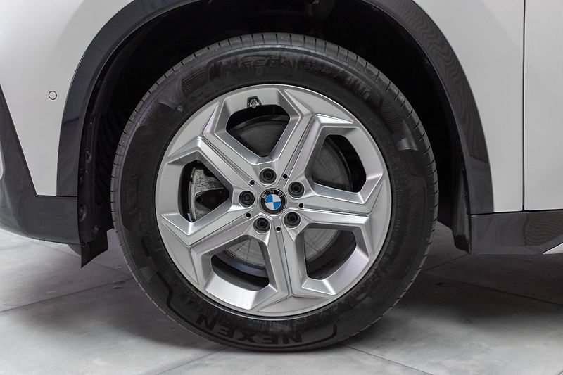 BMW X1 xDrive23d TAŽNÉ*2xKOLA*DPH*ČR* - fotka 39 z 46