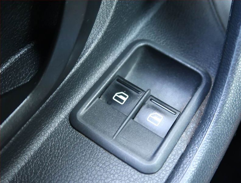 Škoda Fabia (2012) 1.2 TSI, po STK, oblíbený vůz - fotka 15 z 17