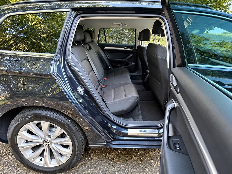 Volkswagen Passat 2,0 TDI 110kW Comfortline Navi - fotka 16 z 41