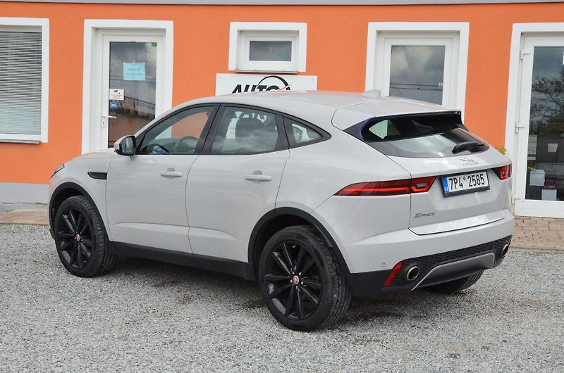 Jaguar E-Pace (2018) 2.0 D 132kW S AWD AT 1.MAJITEL - fotka 4 z 43