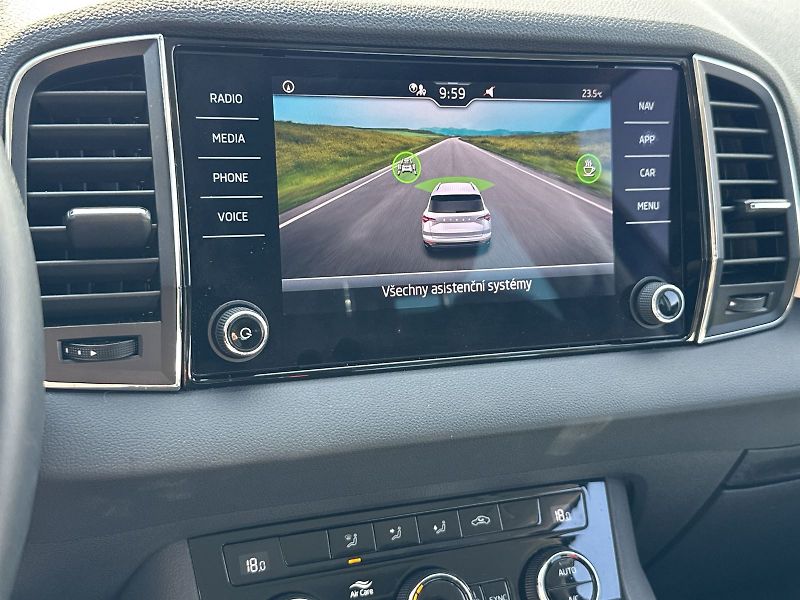 Škoda Karoq (2022) 1.0 TSI Ambition - fotka 19 z 32