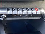 Peugeot 3008 (2020) 1.2 PT, Allure, navi, kamera - náhled 15