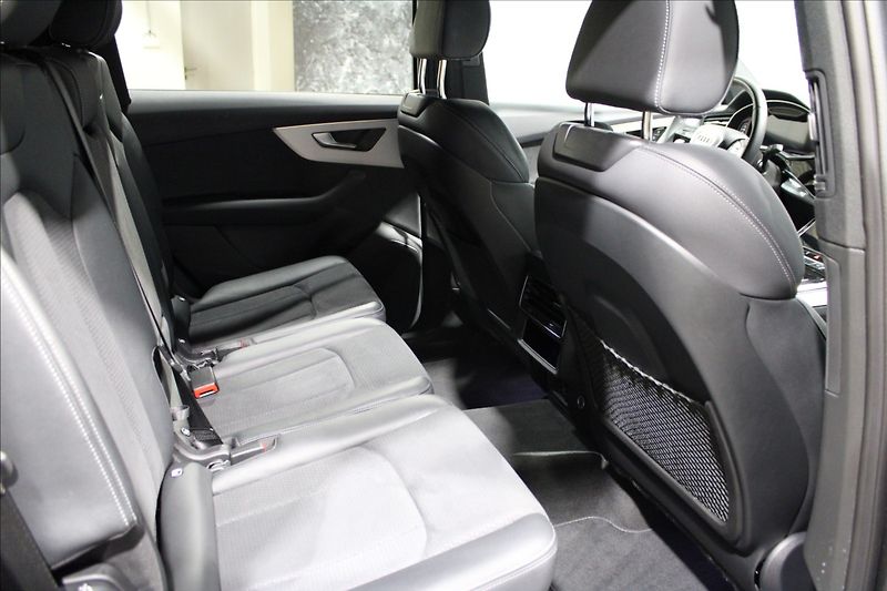 Audi Q7 3,0 TDI Quattro S-Line - fotka 13 z 35