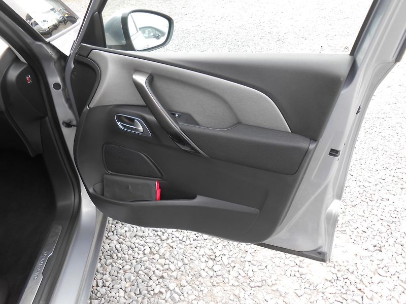 Citroën SpaceTourer 1.6HDi,NAVI, Tažné, Automat!! - fotka 19 z 45