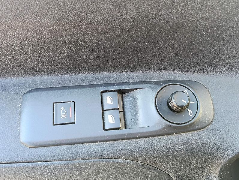 Opel Combo (2022) 1.5 D/75 kW, pojízdná dílna, - fotka 17 z 33