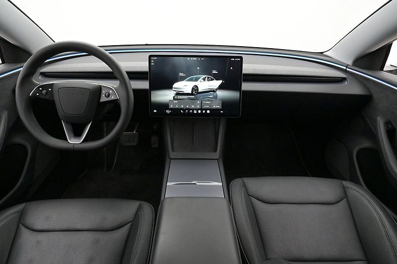 Tesla Model 3 Long Range AWD Highland - fotka 5 z 23