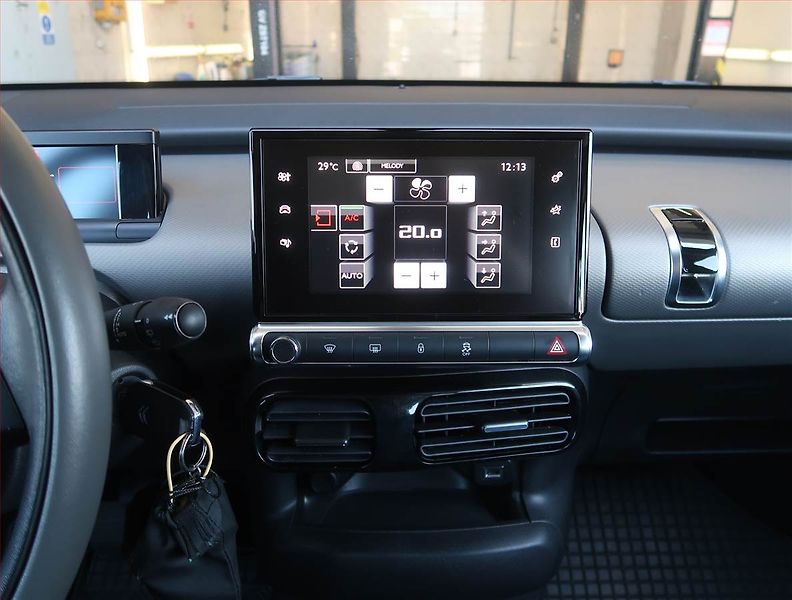 Citroën C4 Cactus (2018) 1.2 PureTech, Tempomat - fotka 12 z 15