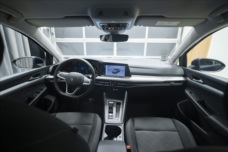 Volkswagen Golf 1,5 eTSI DSG KAMERA VÝHŘEV ČR - fotka 14 z 44
