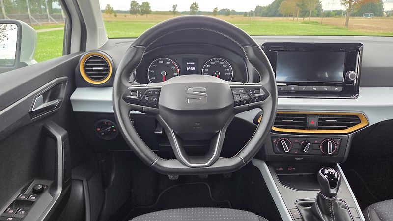 Seat Arona (2022) 1.0 TSI 70 kW Style CZ DPH - fotka 17 z 29