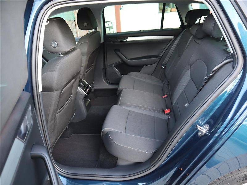 Škoda Superb 2,0 TDi, Kessy, FrontAssist, P - fotka 26 z 40