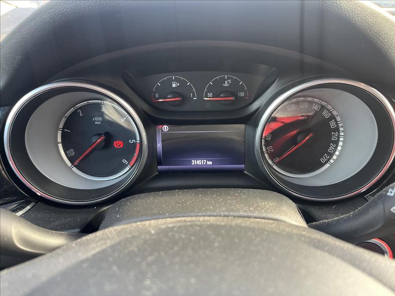 Opel Insignia 1,6 CDTi 100kW SPORTS TOURER - fotka 24 z 43