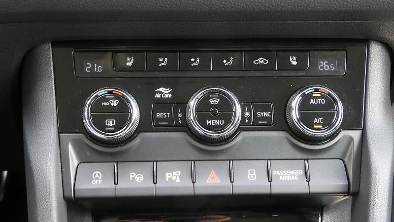 Škoda Kodiaq 2,0 TSI 140 kW L&K 4x4 DSG - fotka 17 z 26